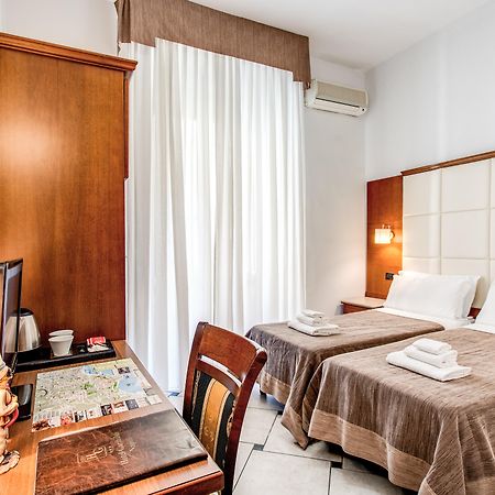 Hotel Garibaldi Naples Luaran gambar