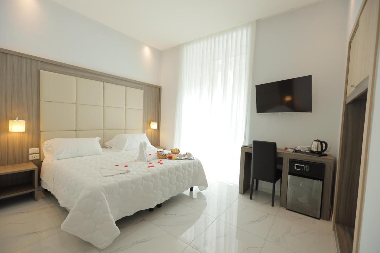 Hotel Garibaldi Naples Luaran gambar